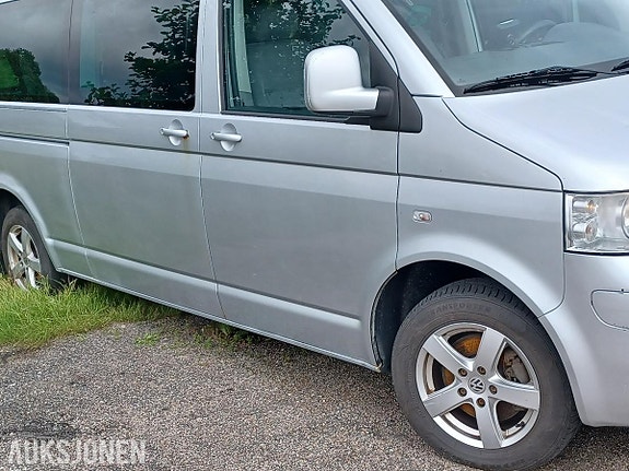 Volkswagen Caravelle 8 of 30