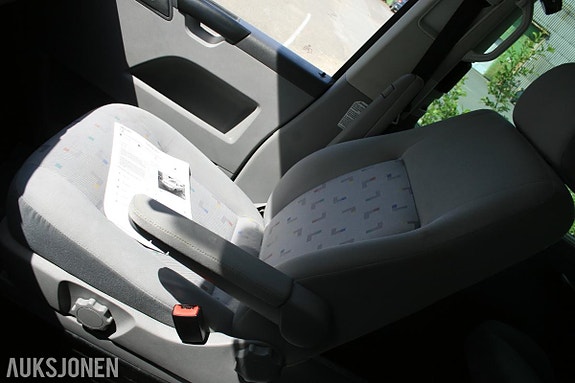 Volkswagen Caravelle 14 of 30