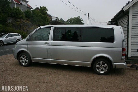 Volkswagen Caravelle 2 of 30