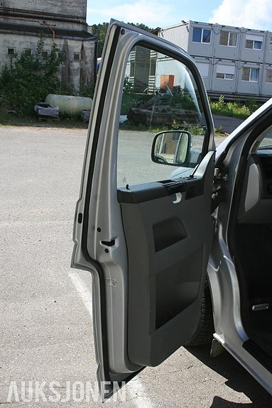 Volkswagen Caravelle 21 of 30