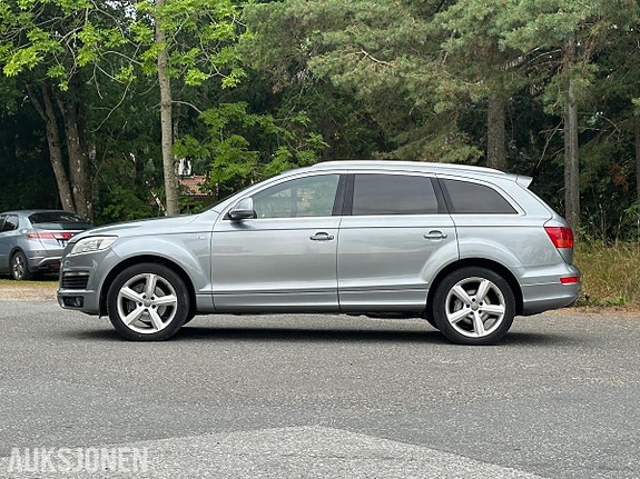 Audi Q7 4 of 5