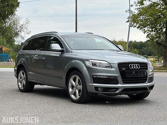 Audi Q7 2 of 5