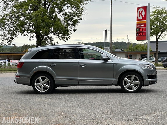 Audi Q7 3 of 5