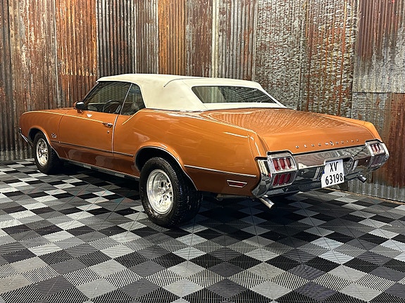 Oldsmobile Cutlass 11 of 30