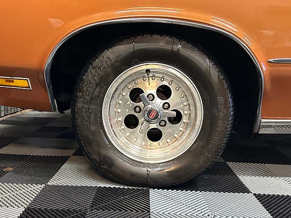 Oldsmobile Cutlass 16 of 30
