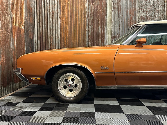 Oldsmobile Cutlass 15 of 30