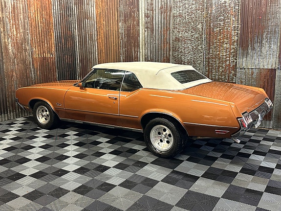 Oldsmobile Cutlass 13 of 30