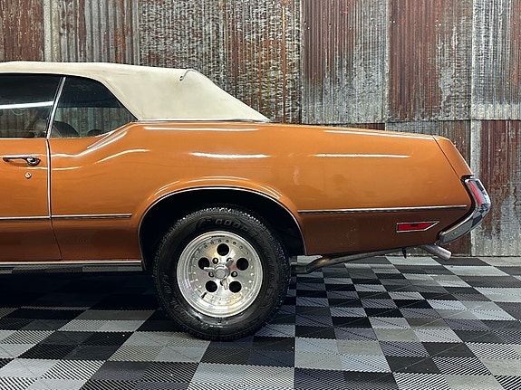 Oldsmobile Cutlass 14 of 30