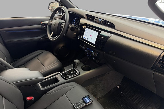 Toyota HiLux 14 of 17