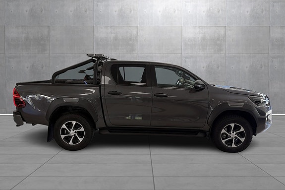 Toyota HiLux 7 of 17