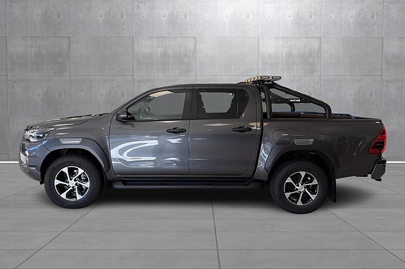 Toyota HiLux 3 of 17