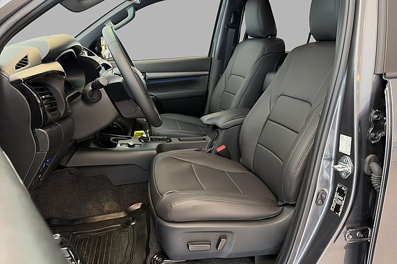 Toyota HiLux 11 of 17
