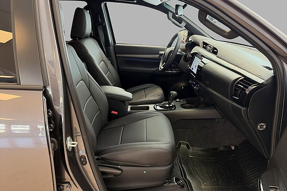 Toyota HiLux 12 of 17