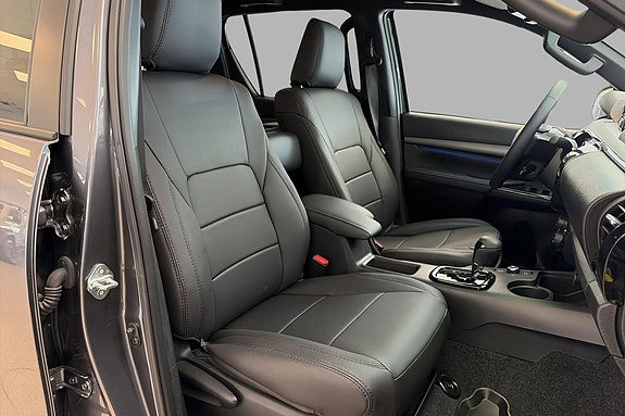 Toyota HiLux 13 of 17
