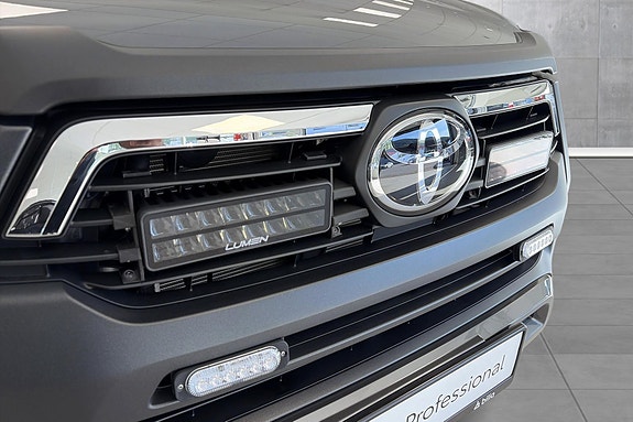 Toyota HiLux 16 of 17