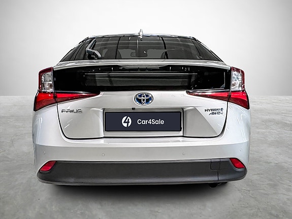 Toyota Prius 4 of 5