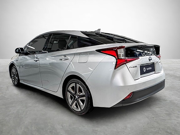 Toyota Prius 3 of 5