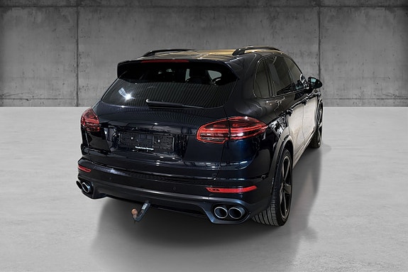 Porsche Cayenne 6 of 26