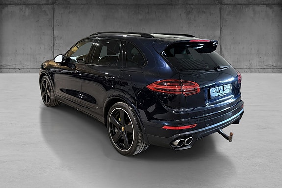 Porsche Cayenne 4 of 26
