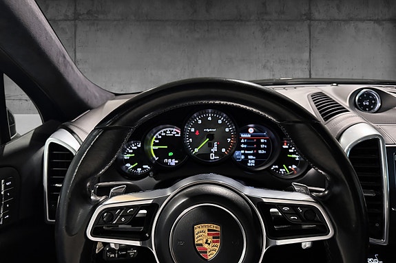 Porsche Cayenne 22 of 26