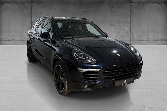 Porsche Cayenne 8 of 26