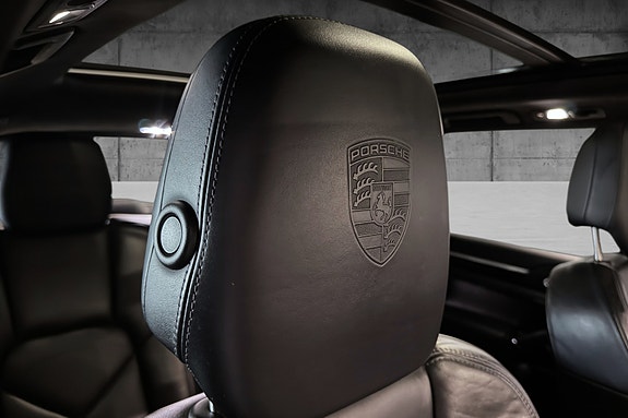 Porsche Cayenne 11 of 26