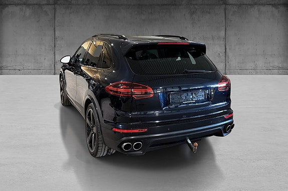 Porsche Cayenne 5 of 26