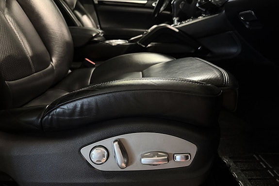 Porsche Cayenne 16 of 26