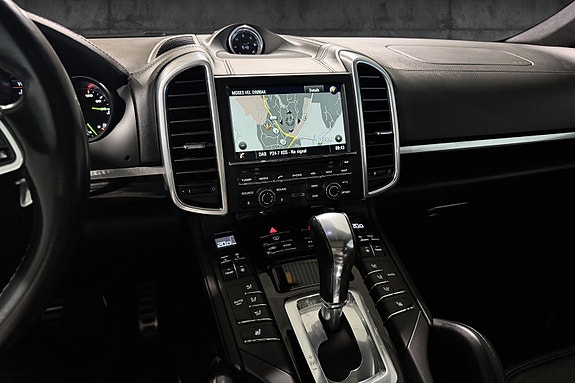 Porsche Cayenne 26 of 26