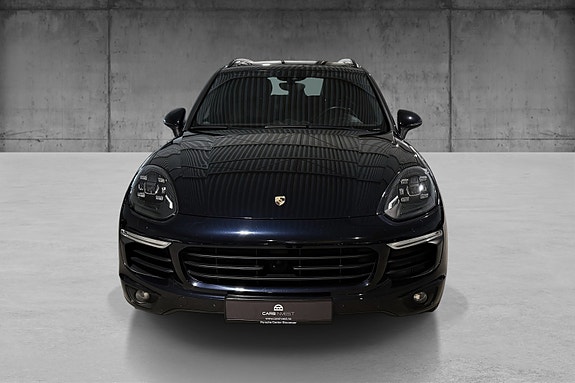 Porsche Cayenne 9 of 26