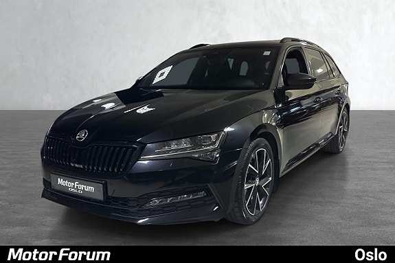 Sporty front med markant grill og elegante LED-lys foran.