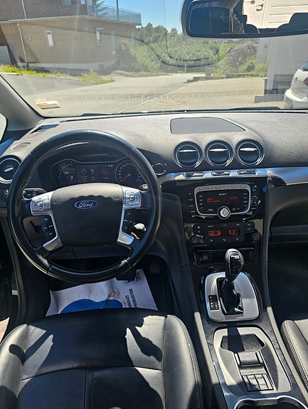 Ford S-MAX 8 of 16