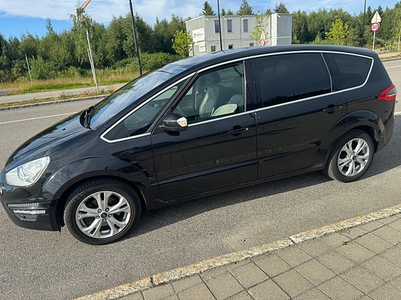 Ford S-MAX 2 of 16