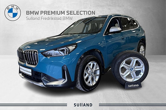 BMW iX1 2 of 5