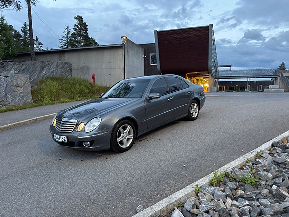 Mercedes-Benz E220 d 2 of 24