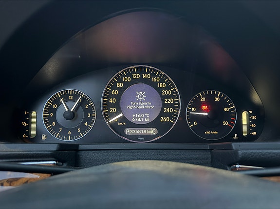 Mercedes-Benz E220 d 22 of 24