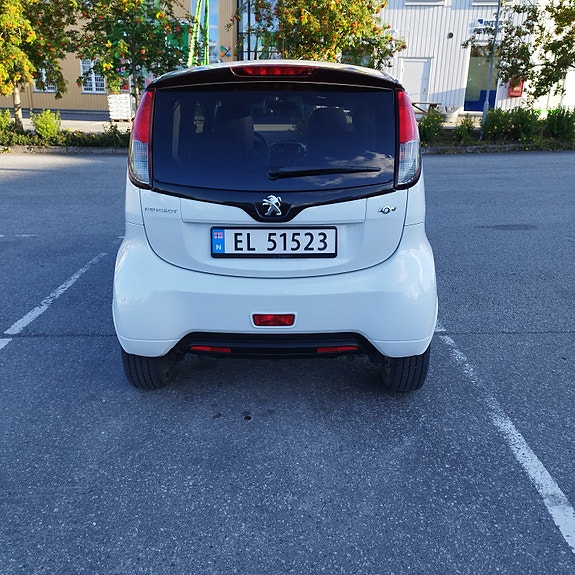 Peugeot iOn 6 of 13