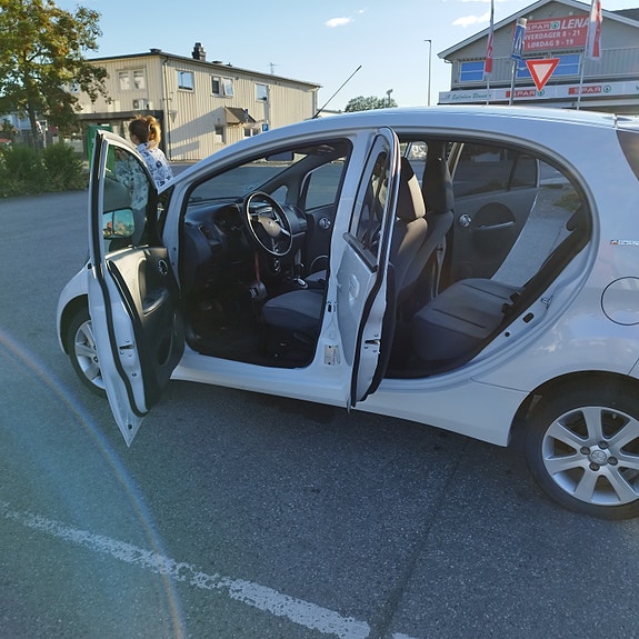 Peugeot iOn 5 of 13