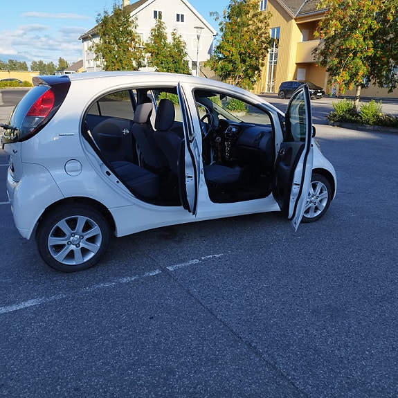 Peugeot iOn 4 of 13