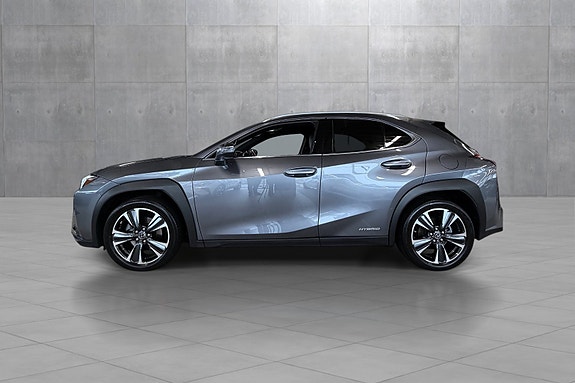 Lexus UX250h 2 of 5