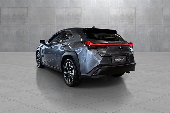 Lexus UX250h 3 of 5