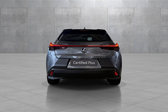 Lexus UX250h 4 of 5