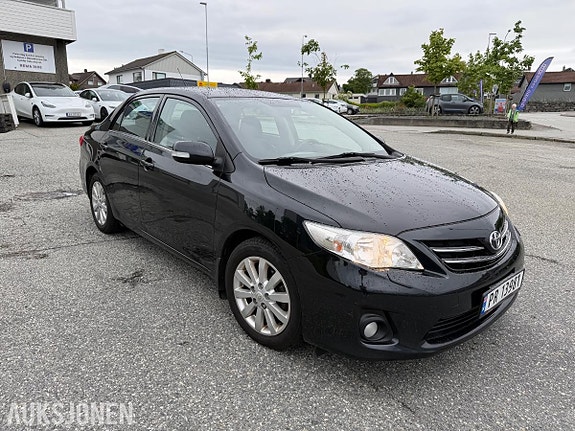 Toyota Corolla 3 of 5