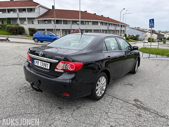 Toyota Corolla 4 of 5