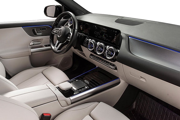Mercedes-Benz EQA300 13 of 30
