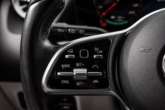 Mercedes-Benz EQA300 21 of 30