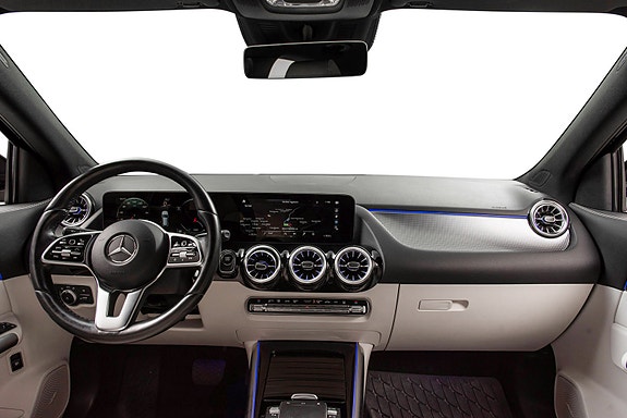 Mercedes-Benz EQA300 14 of 30