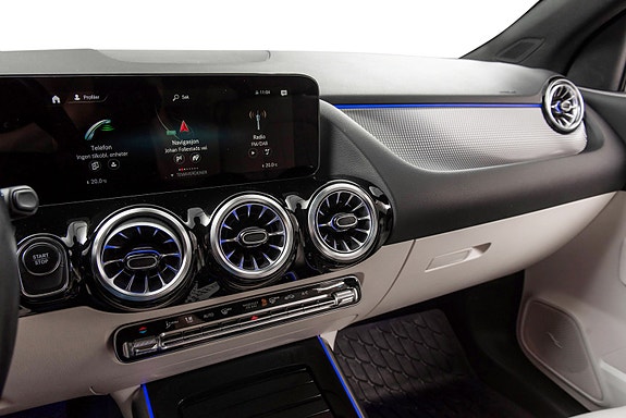 Mercedes-Benz EQA300 11 of 30
