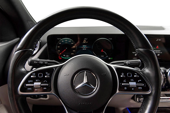 Mercedes-Benz EQA300 19 of 30