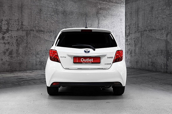 Toyota Yaris 4 of 5